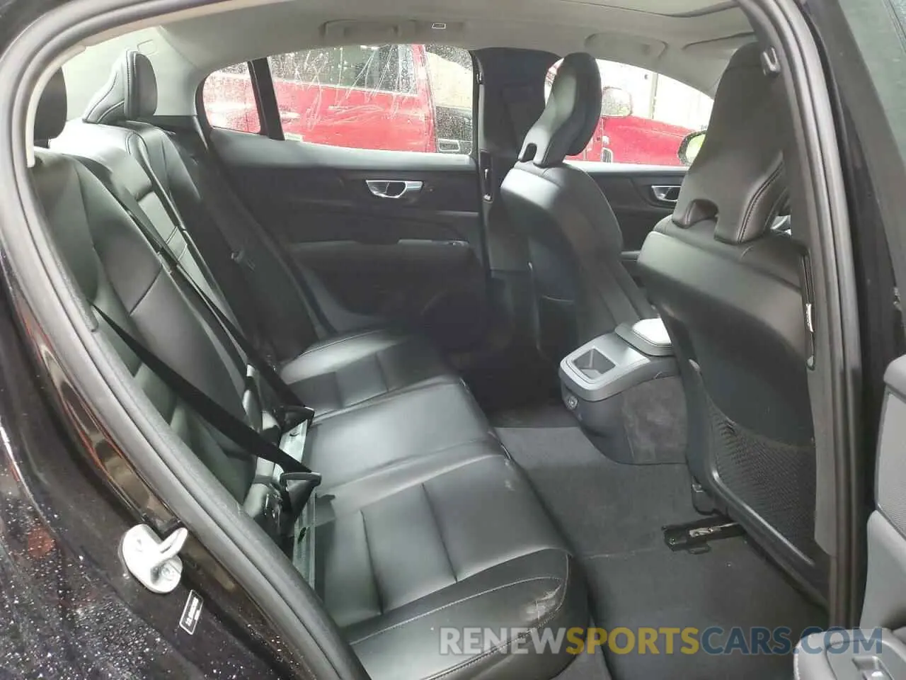 10 Photograph of a damaged car 7JRL12FK0RG318866 VOLVO S60 CORE 2024