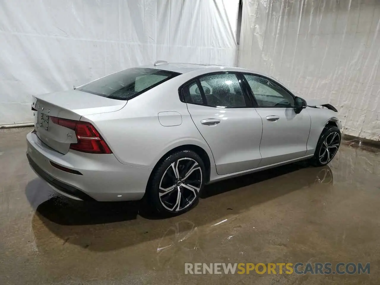 3 Photograph of a damaged car 7JRL12FK2RG317573 VOLVO S60 CORE 2024