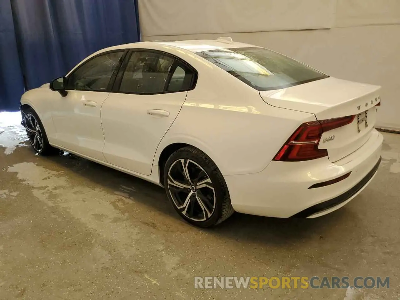 2 Photograph of a damaged car 7JRL12FK2RG319002 VOLVO S60 CORE 2024