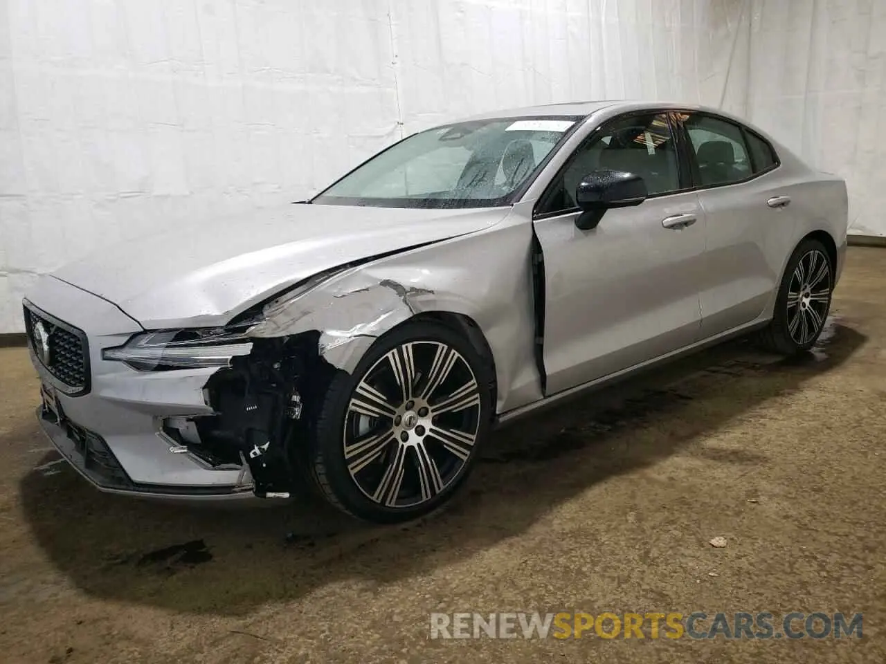 1 Photograph of a damaged car 7JRL12FK3RG322605 VOLVO S60 CORE 2024