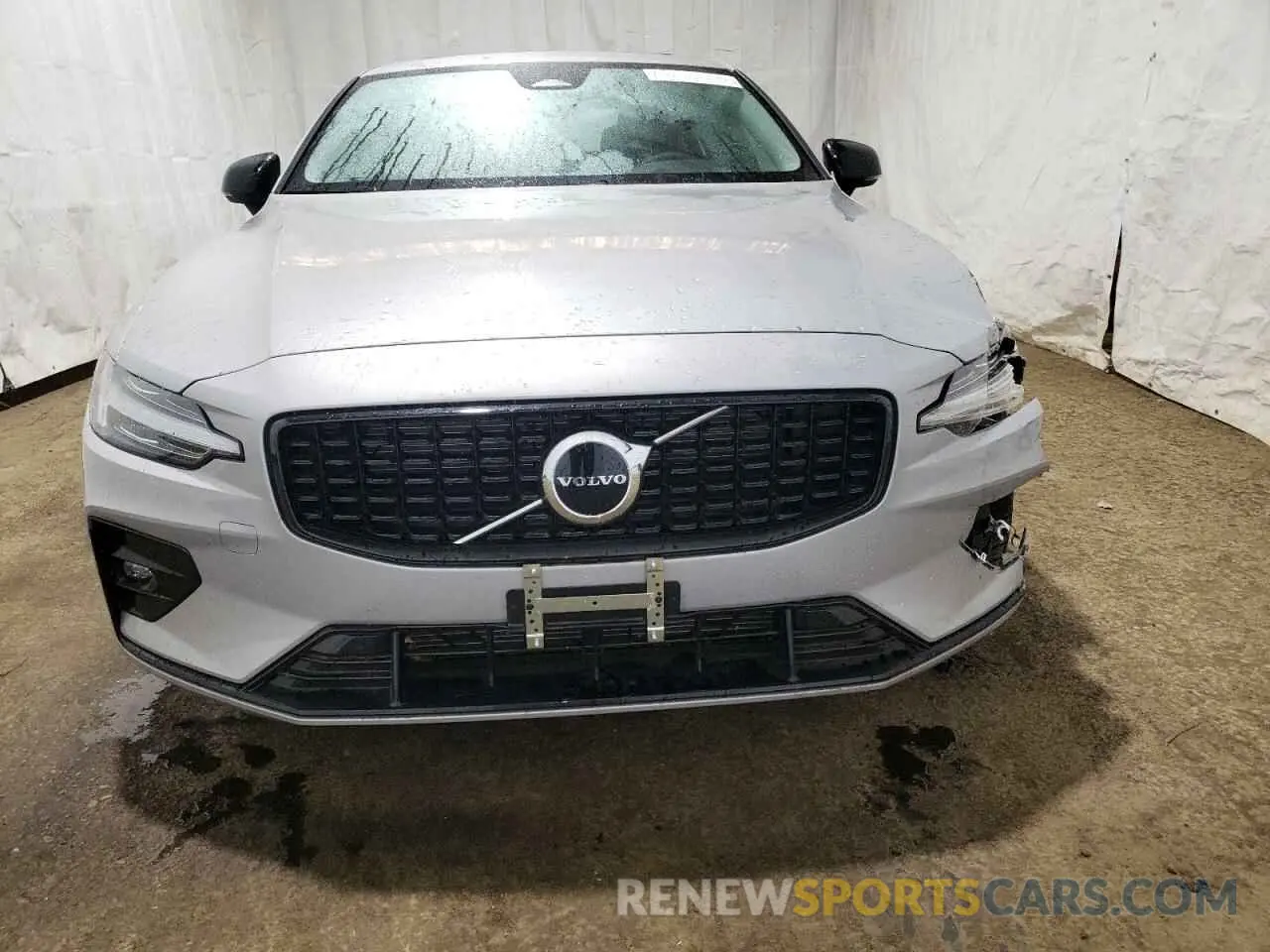 5 Photograph of a damaged car 7JRL12FK3RG322605 VOLVO S60 CORE 2024