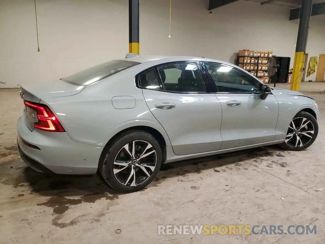 3 Photograph of a damaged car 7JRL12FK4RG322970 VOLVO S60 CORE 2024