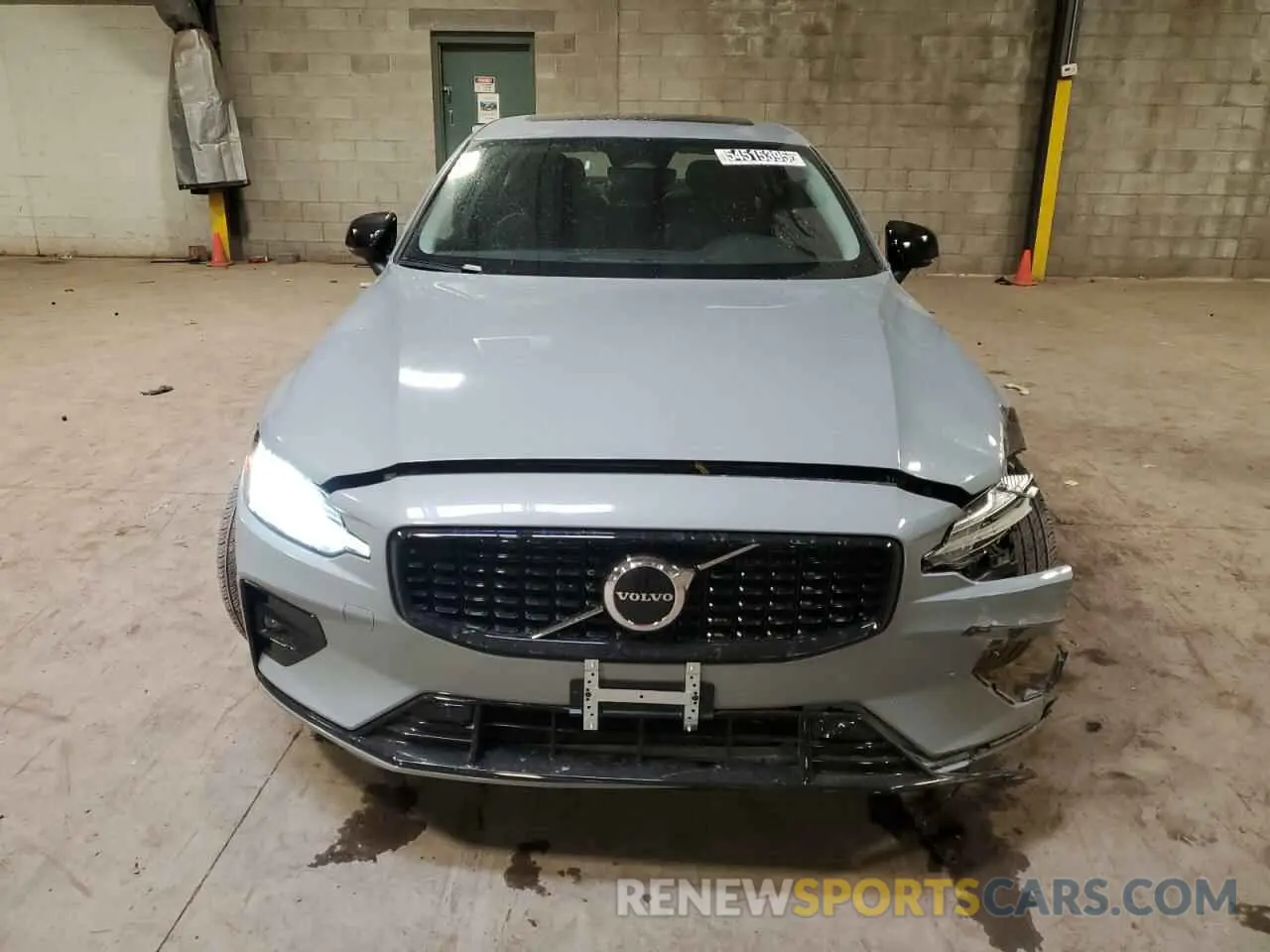 5 Photograph of a damaged car 7JRL12FK4RG322970 VOLVO S60 CORE 2024