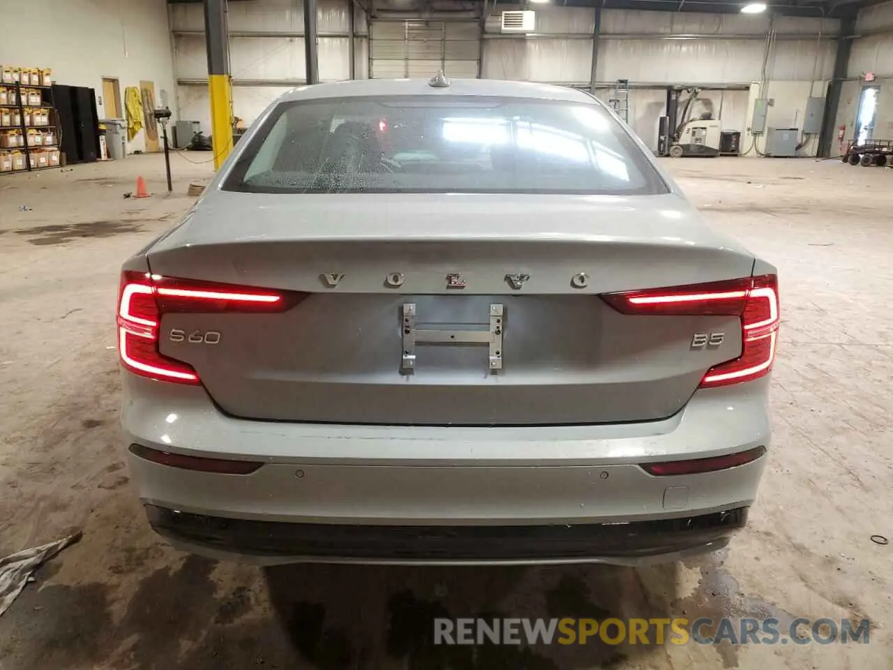 6 Photograph of a damaged car 7JRL12FK4RG322970 VOLVO S60 CORE 2024