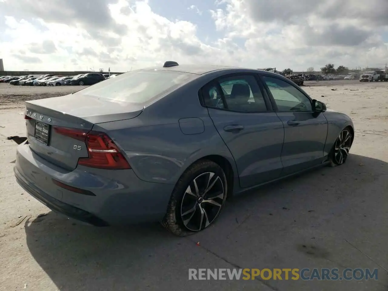 3 Photograph of a damaged car 7JRL12FK5RG320466 VOLVO S60 CORE 2024