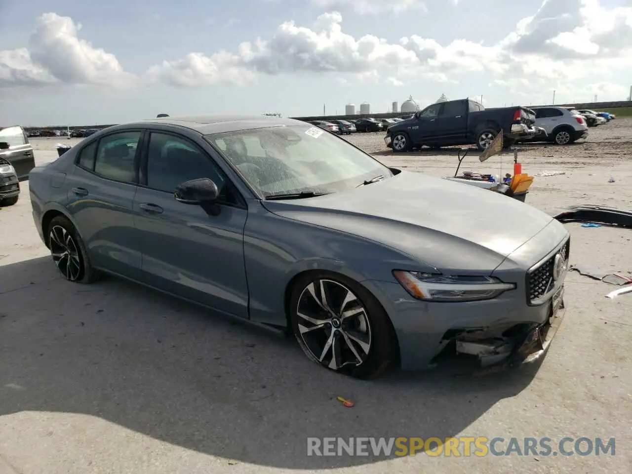4 Photograph of a damaged car 7JRL12FK5RG320466 VOLVO S60 CORE 2024