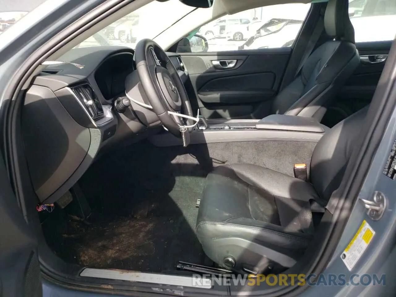 7 Photograph of a damaged car 7JRL12FK5RG320466 VOLVO S60 CORE 2024