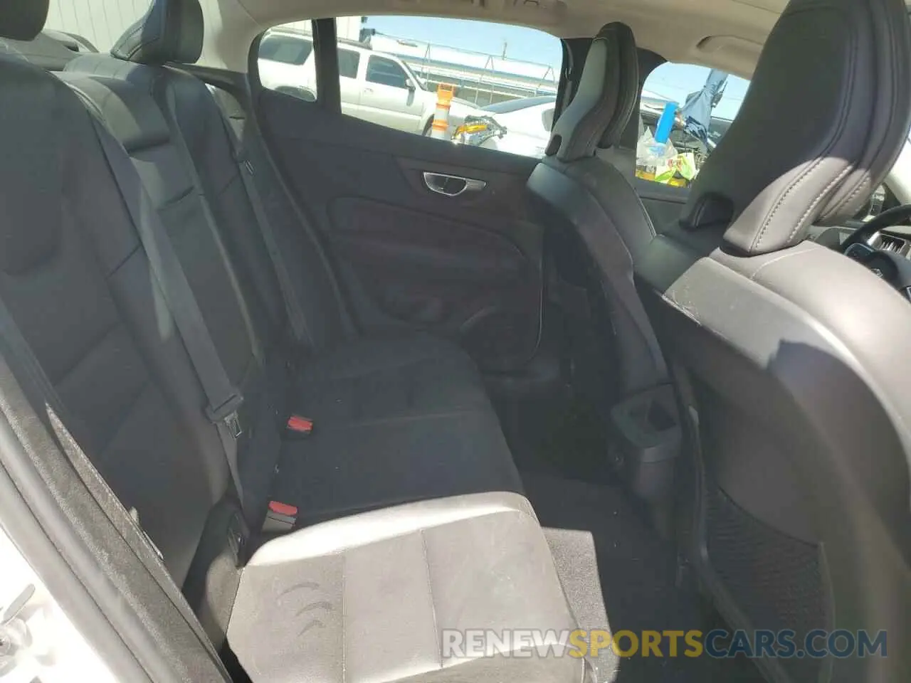 10 Photograph of a damaged car 7JRL12FK6RG313431 VOLVO S60 CORE 2024