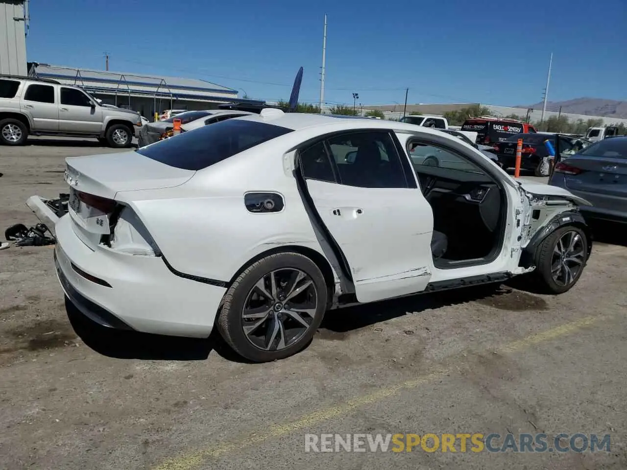 3 Photograph of a damaged car 7JRL12FK6RG313431 VOLVO S60 CORE 2024
