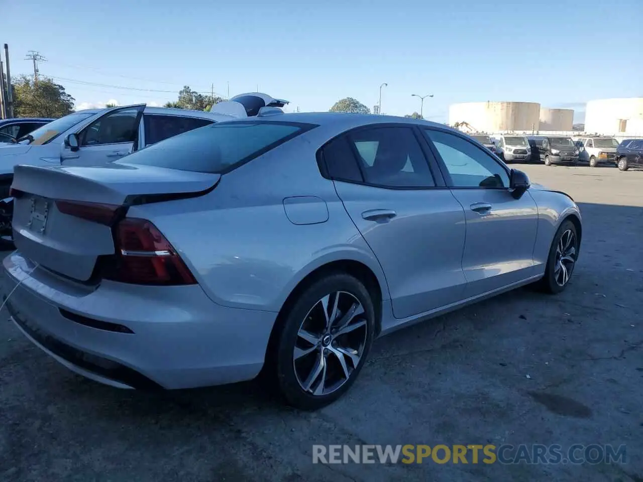 3 Photograph of a damaged car 7JRL12FK6RG322288 VOLVO S60 CORE 2024