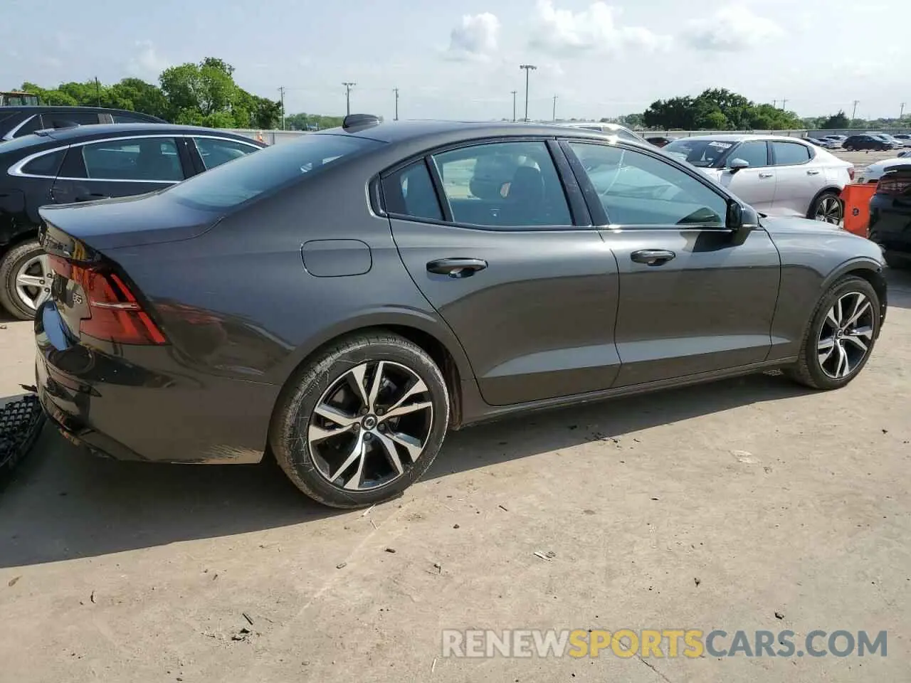 3 Photograph of a damaged car 7JRL12FK6RG322355 VOLVO S60 CORE 2024