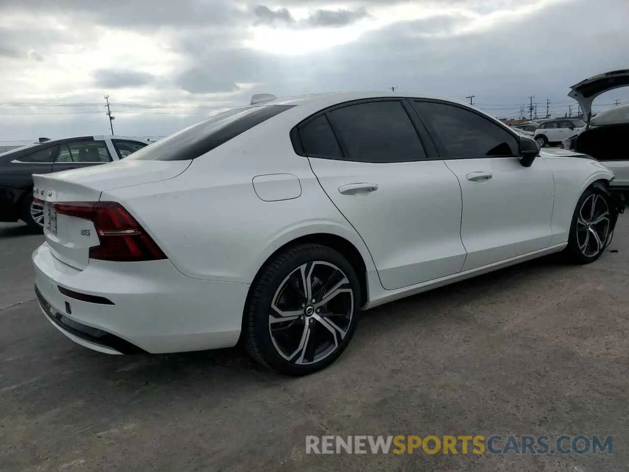 3 Photograph of a damaged car 7JRL12FK7RG310554 VOLVO S60 CORE 2024