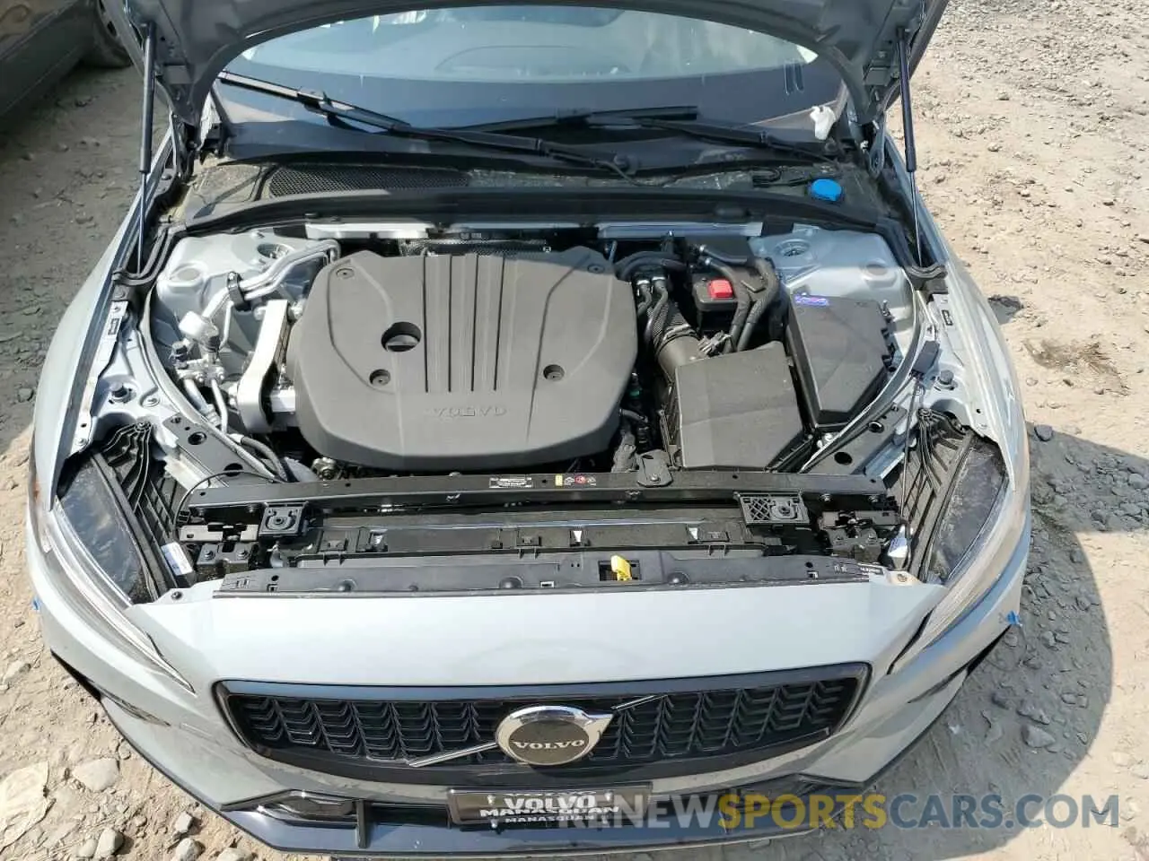 11 Photograph of a damaged car 7JRL12FK7RG310571 VOLVO S60 CORE 2024