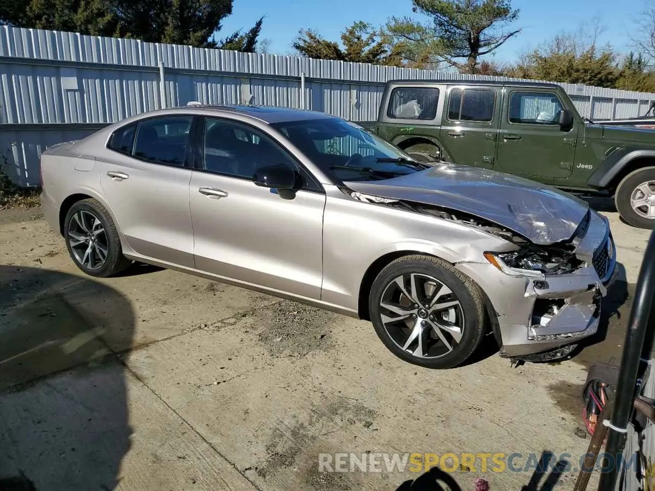 4 Photograph of a damaged car 7JRL12FK9RG297371 VOLVO S60 CORE 2024