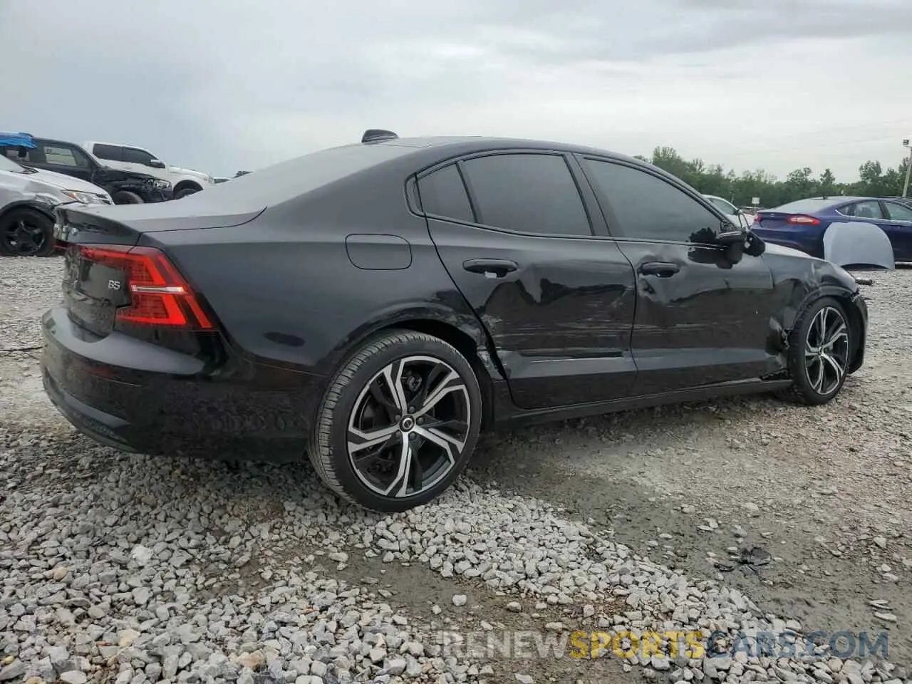 3 Photograph of a damaged car 7JRL12FKXRG317854 VOLVO S60 CORE 2024