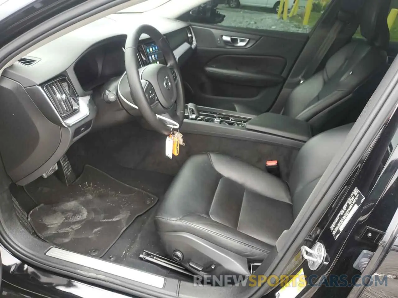 7 Photograph of a damaged car 7JRL12FKXRG317854 VOLVO S60 CORE 2024