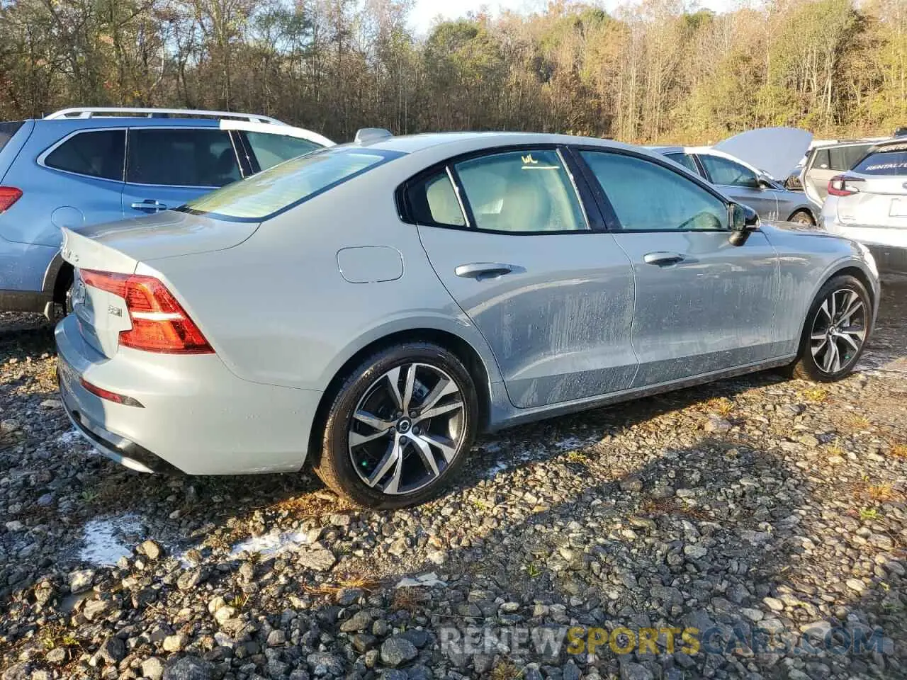3 Photograph of a damaged car 7JRL12TK0RG322307 VOLVO S60 CORE 2024