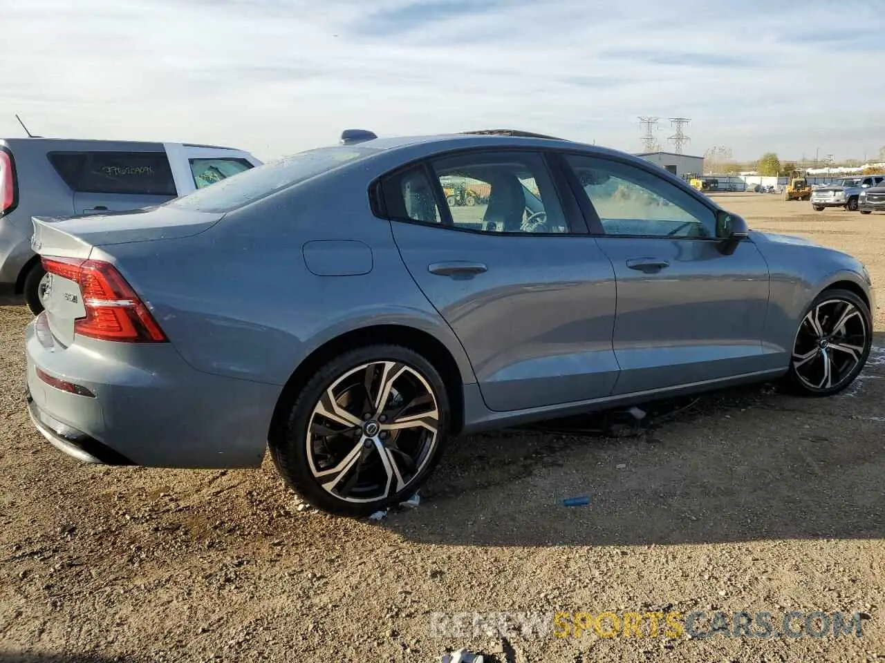 3 Photograph of a damaged car 7JRL12TK0RG323795 VOLVO S60 CORE 2024