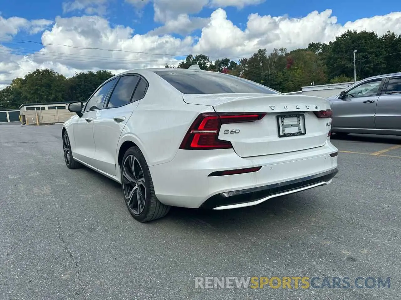 2 Photograph of a damaged car 7JRL12TK2RG322728 VOLVO S60 CORE 2024