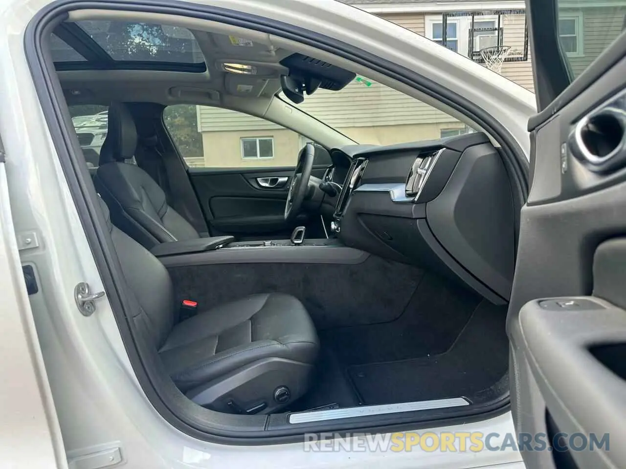 7 Photograph of a damaged car 7JRL12TK2RG322728 VOLVO S60 CORE 2024