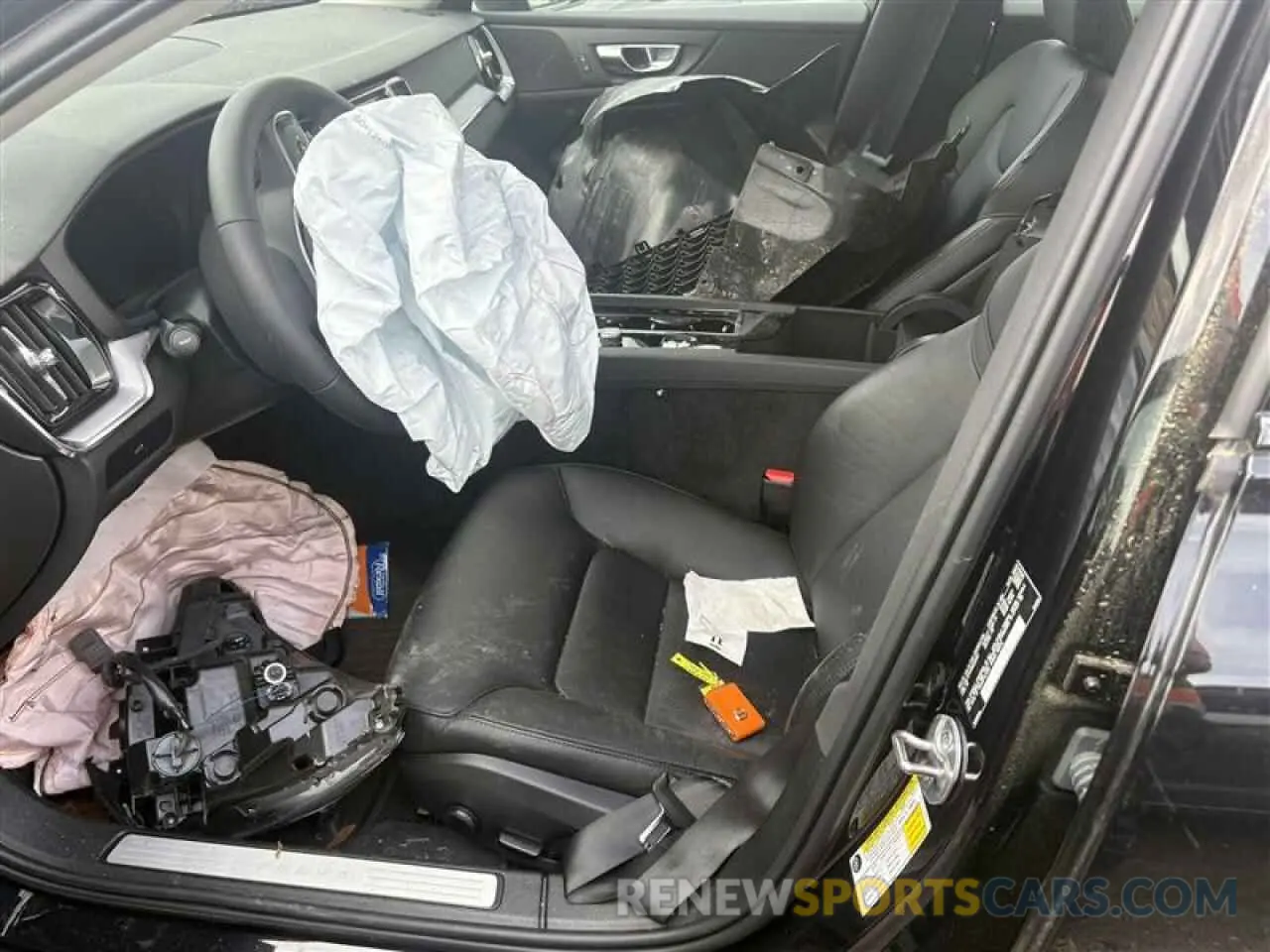 7 Photograph of a damaged car 7JRL12TK6RG323297 VOLVO S60 CORE 2024