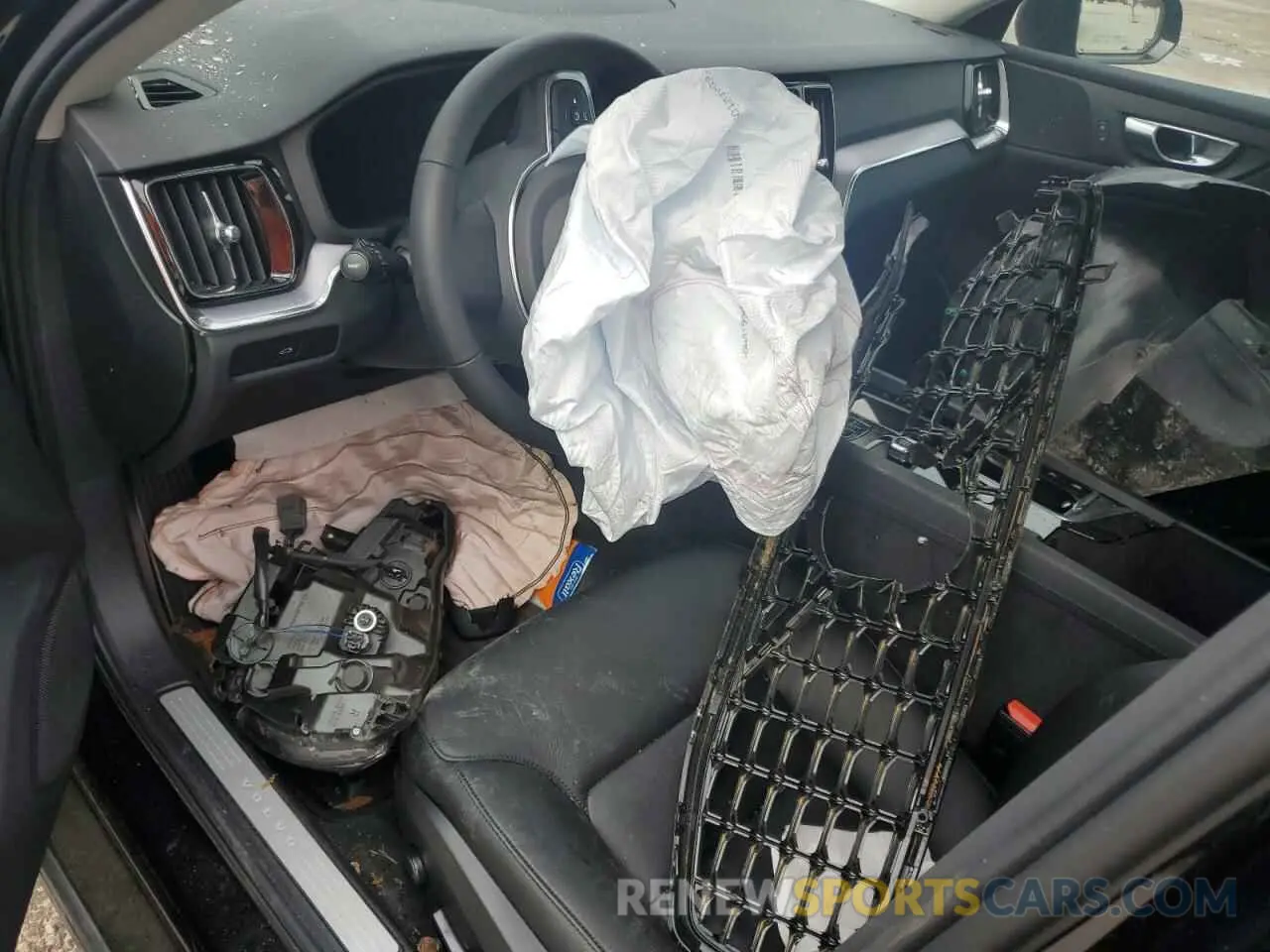 8 Photograph of a damaged car 7JRL12TK6RG323297 VOLVO S60 CORE 2024