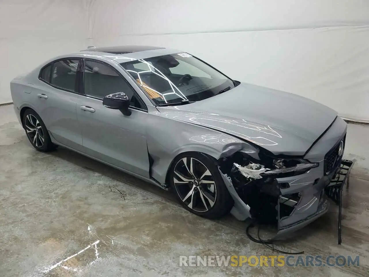 4 Photograph of a damaged car 7JRL12FJ6SG362528 VOLVO S60 CORE 2025