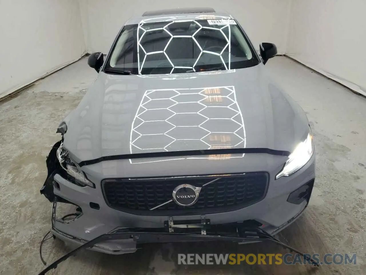 5 Photograph of a damaged car 7JRL12FJ6SG362528 VOLVO S60 CORE 2025