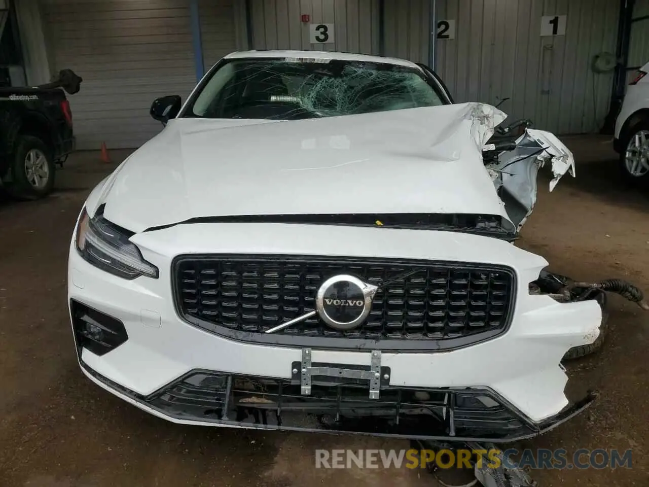 5 Photograph of a damaged car 7JRL12GJXSG364362 VOLVO S60 CORE 2025