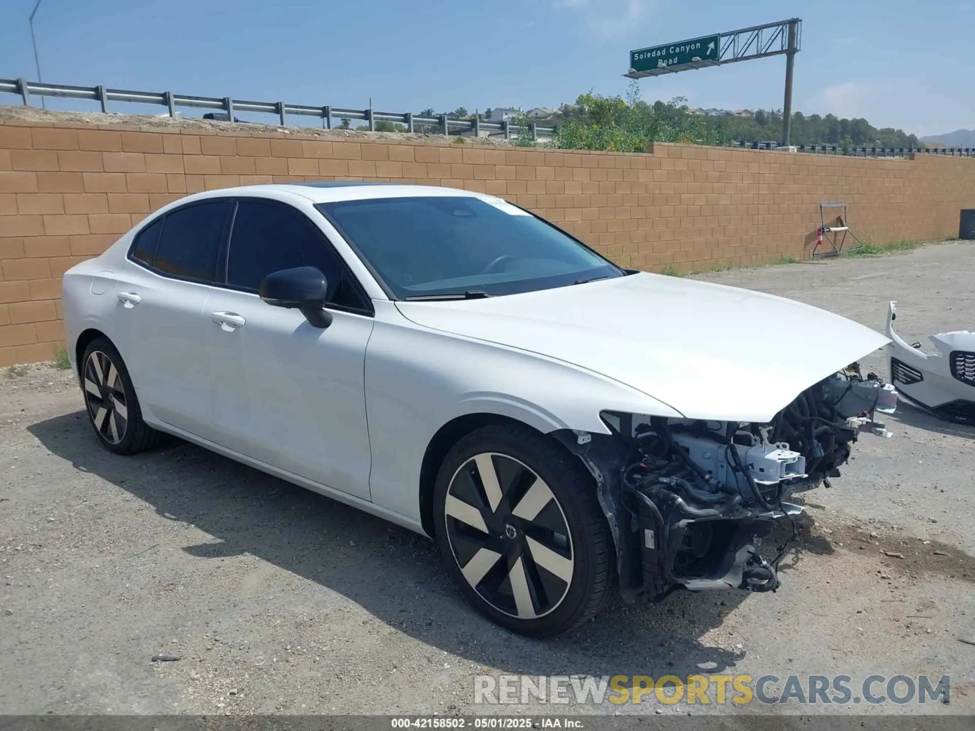 1 Photograph of a damaged car 7JRH60FC3SG368736 VOLVO S60 PLUG-IN HYBRID 2025