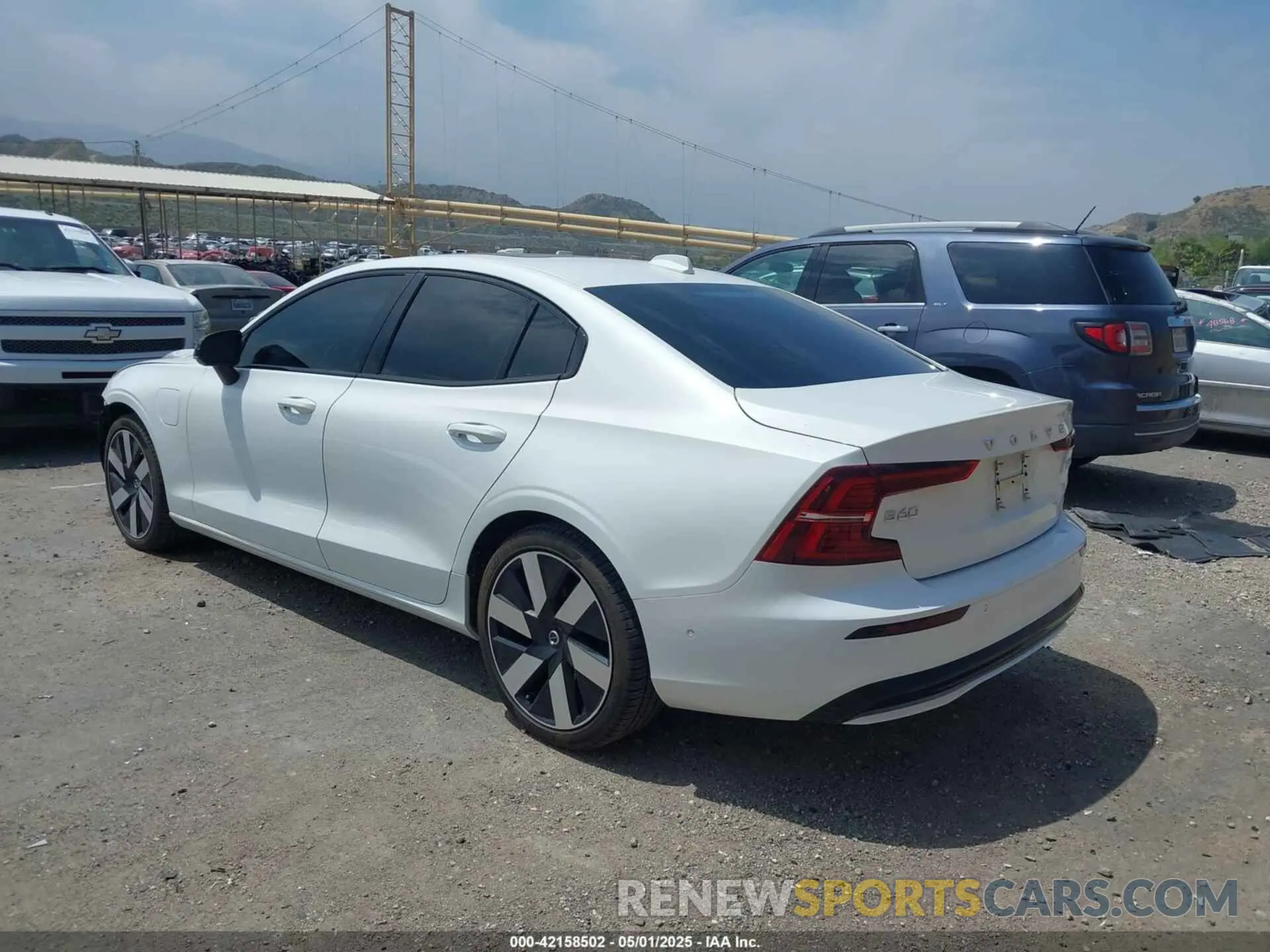 3 Photograph of a damaged car 7JRH60FC3SG368736 VOLVO S60 PLUG-IN HYBRID 2025