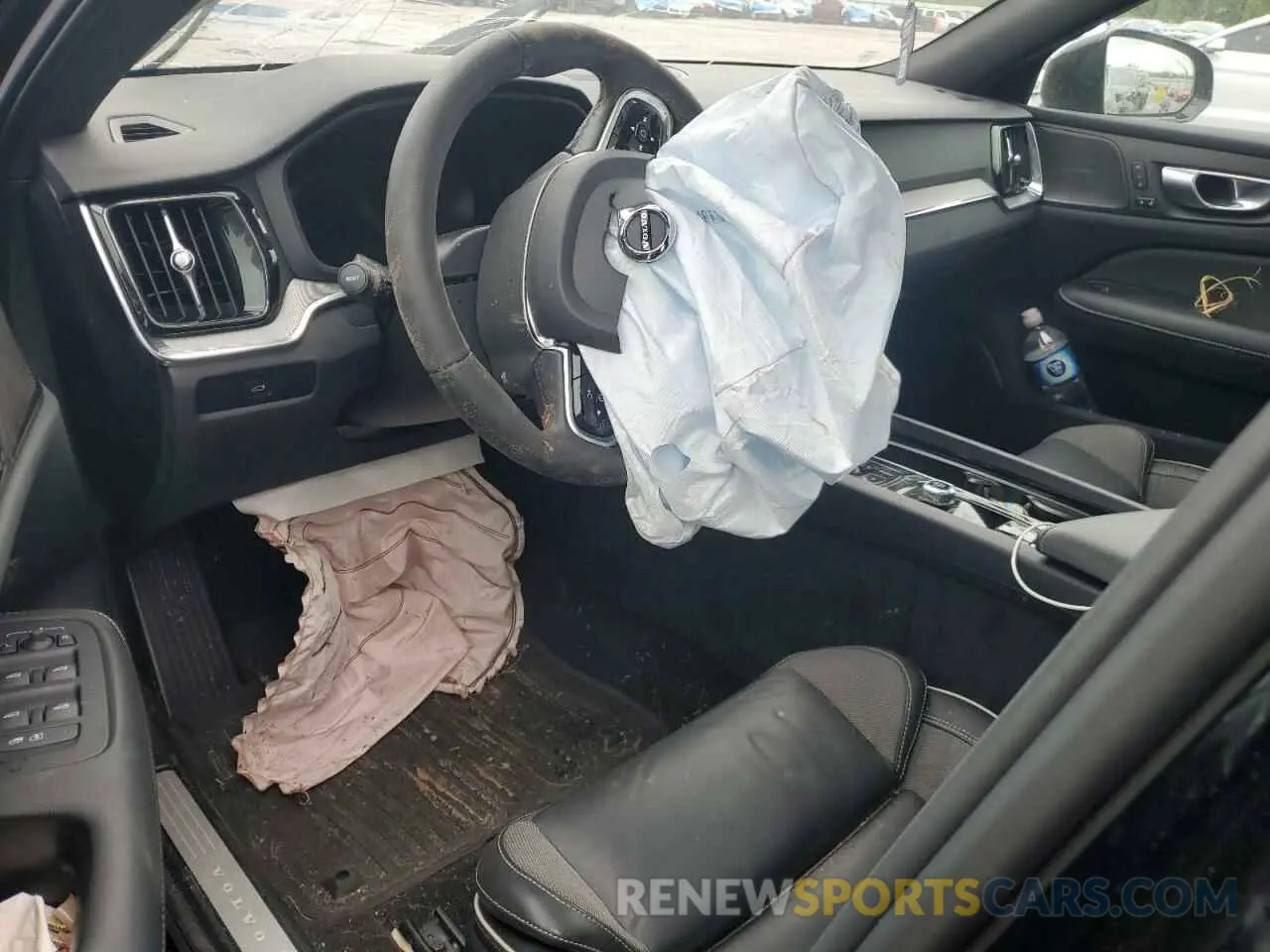 8 Photograph of a damaged car 7JRL12FH1RG314720 VOLVO S60 PLUS 2024