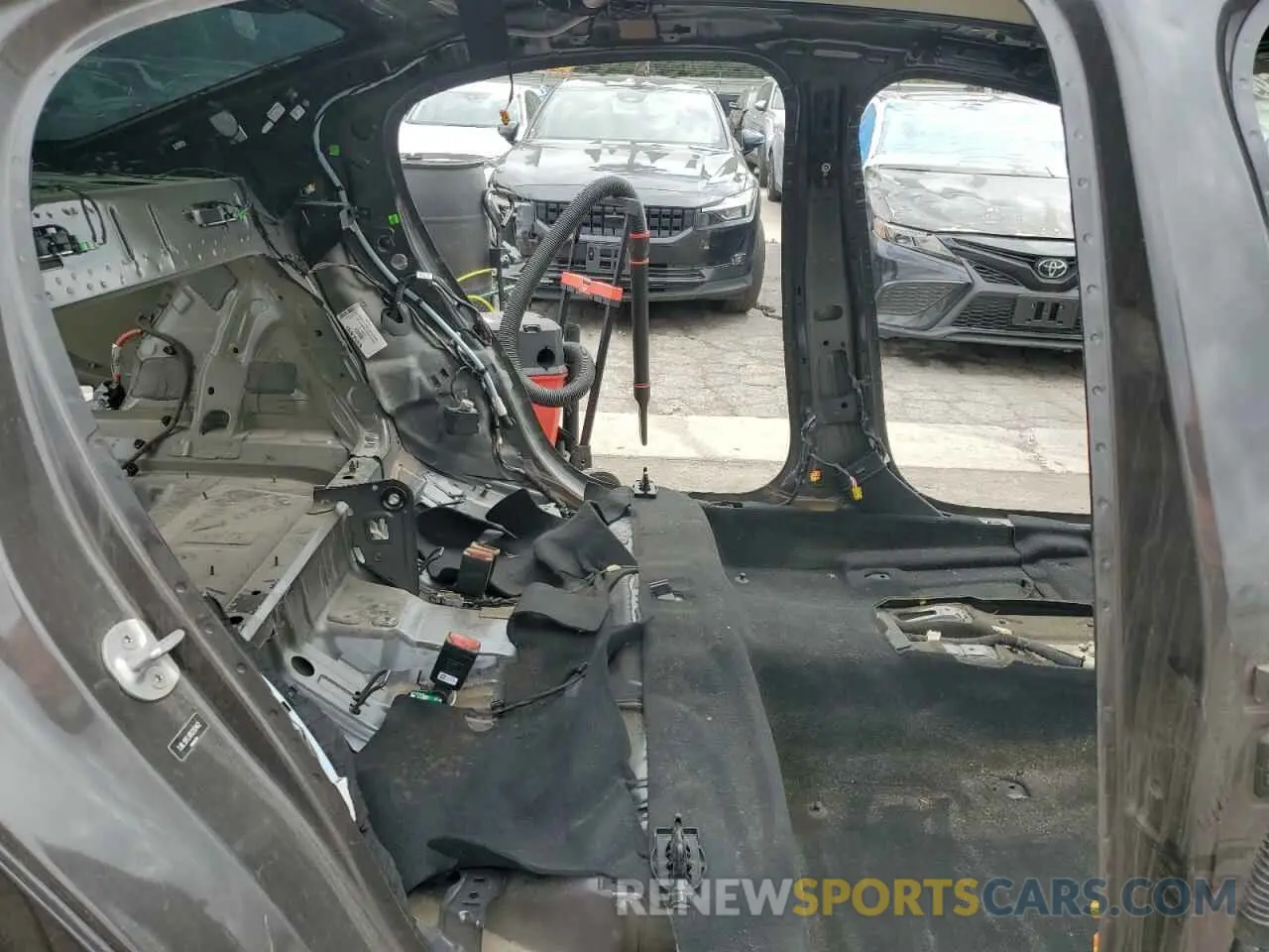 10 Photograph of a damaged car 7JRL12FL0RG312462 VOLVO S60 PLUS 2024