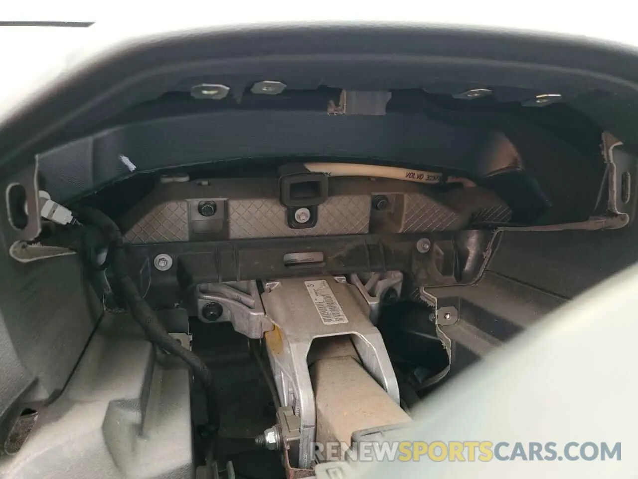 9 Photograph of a damaged car 7JRL12FL0RG312462 VOLVO S60 PLUS 2024