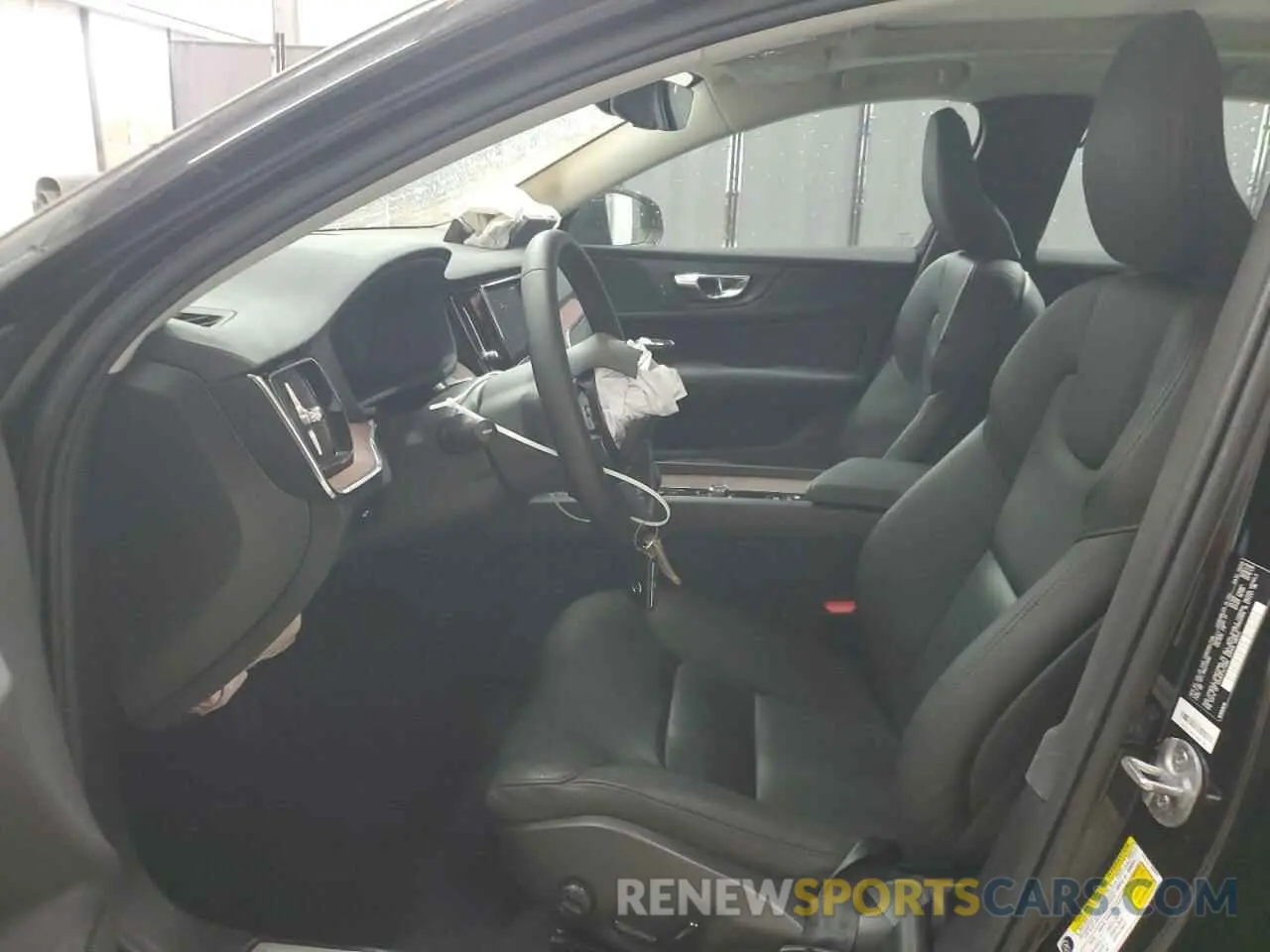 7 Photograph of a damaged car 7JRL12FL1RG317699 VOLVO S60 PLUS 2024