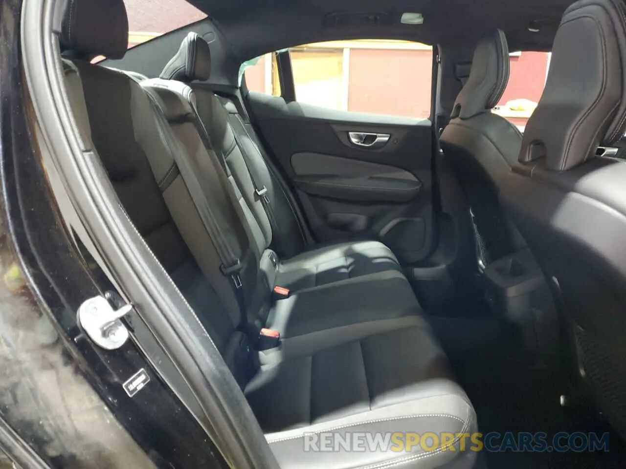 10 Photograph of a damaged car 7JRL12TH5RG308326 VOLVO S60 PLUS 2024