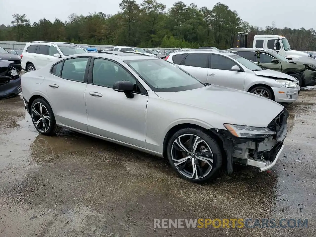 4 Photograph of a damaged car 7JRL12TL1RG322289 VOLVO S60 PLUS 2024