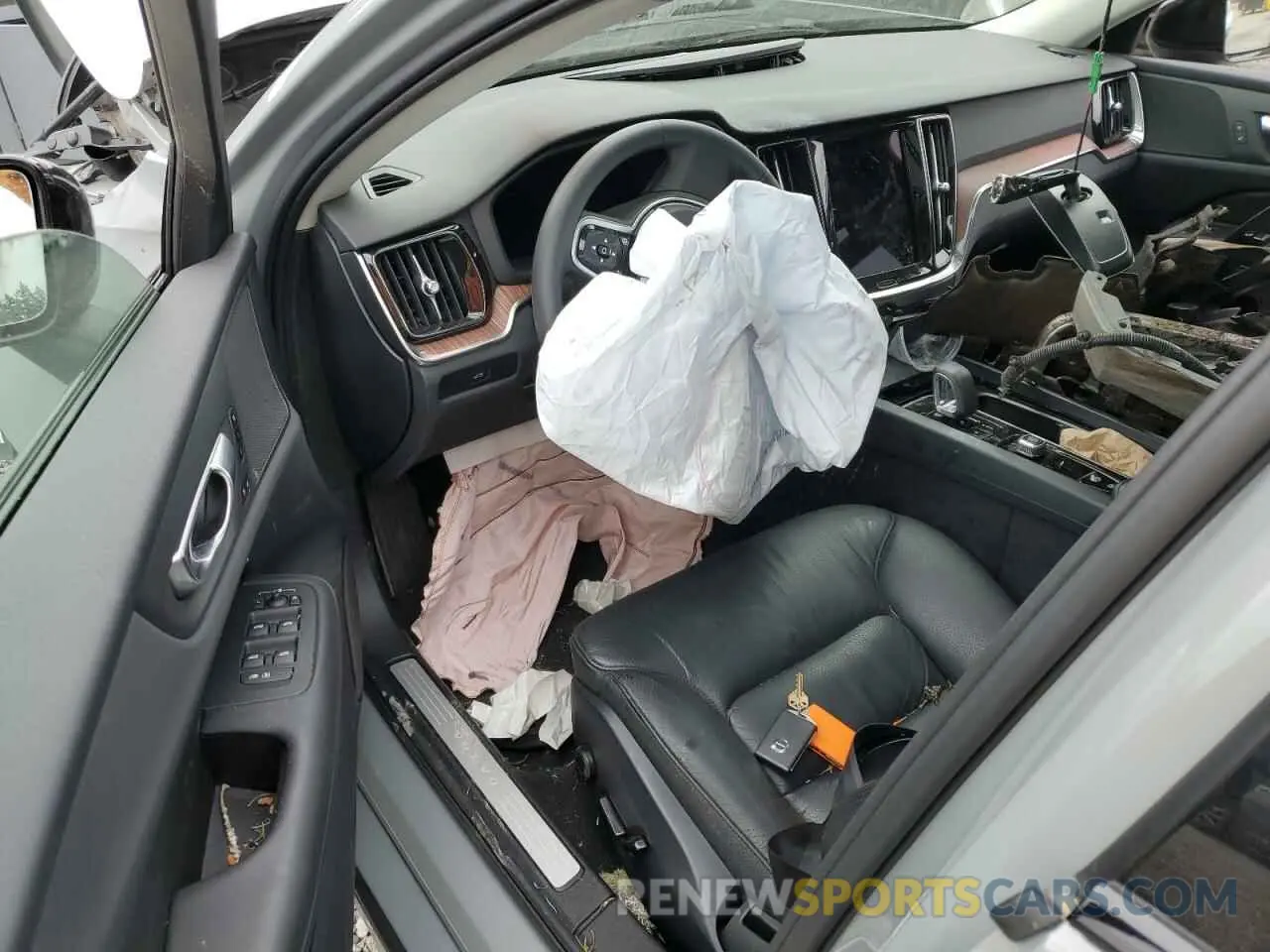 8 Photograph of a damaged car 7JRL12TL7RG314648 VOLVO S60 PLUS 2024