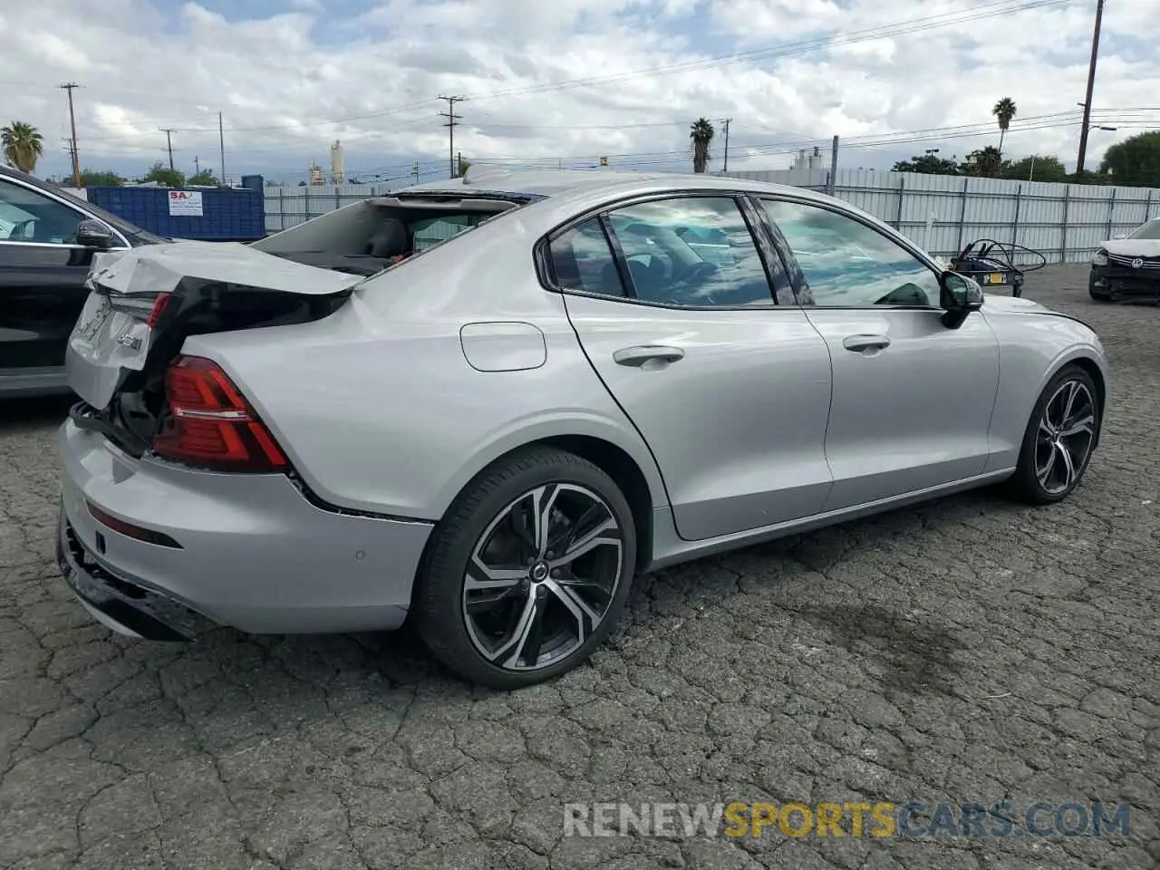 3 Photograph of a damaged car 7JRL12TLXRG281144 VOLVO S60 PLUS 2024