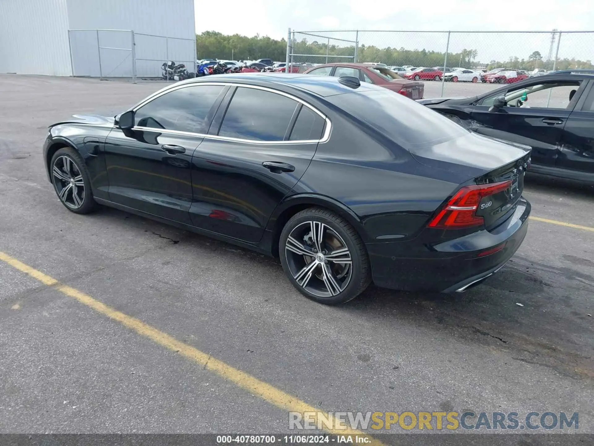 3 Photograph of a damaged car 7JRBR0FL5MG123565 VOLVO S60 RECHARGE PLUG-IN HYBRID 2021