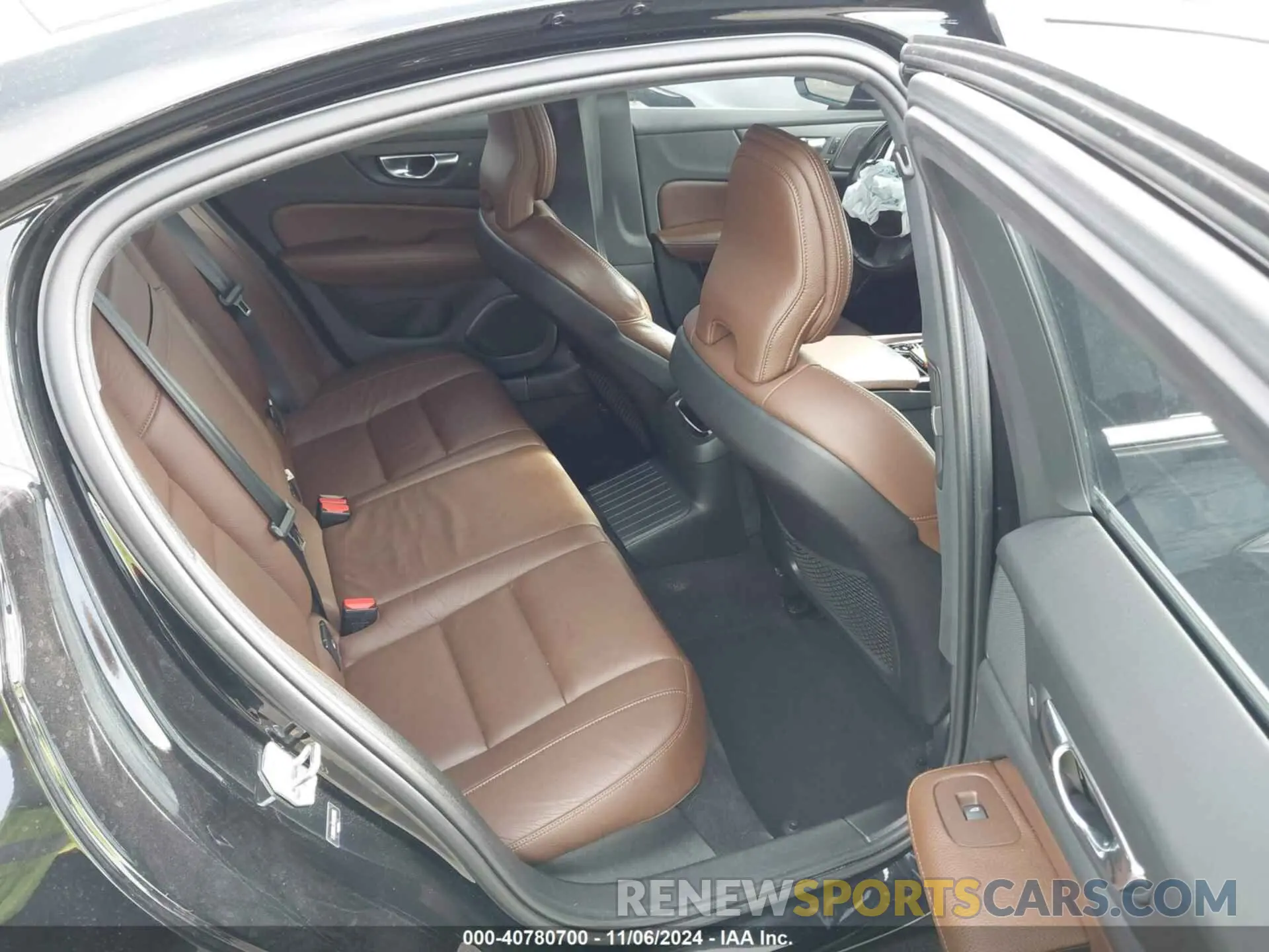 8 Photograph of a damaged car 7JRBR0FL5MG123565 VOLVO S60 RECHARGE PLUG-IN HYBRID 2021