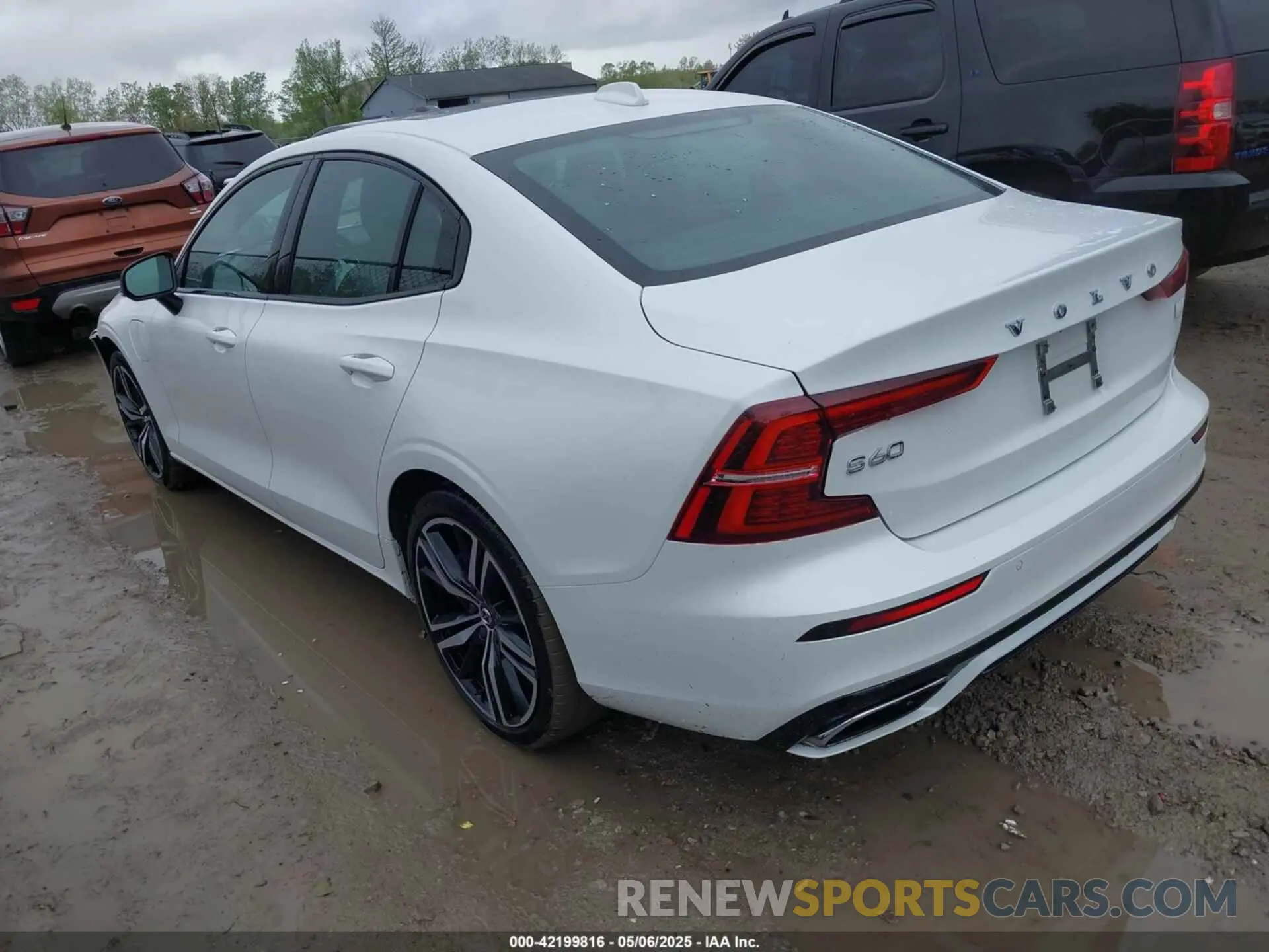 3 Photograph of a damaged car 7JRBR0FZ6MG112630 VOLVO S60 RECHARGE PLUG-IN HYBRID 2021