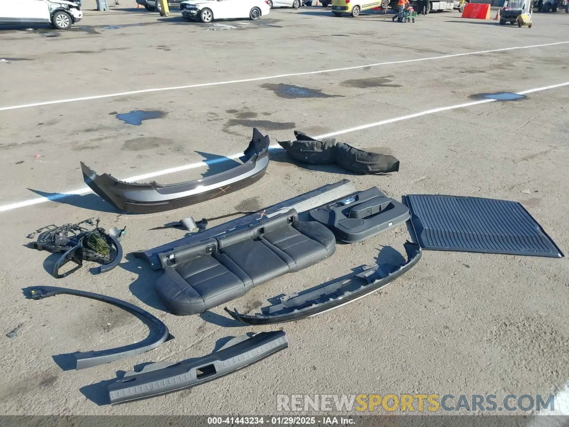 12 Photograph of a damaged car 7JRH60FWXPG238258 VOLVO S60 RECHARGE PLUG-IN HYBRID 2023