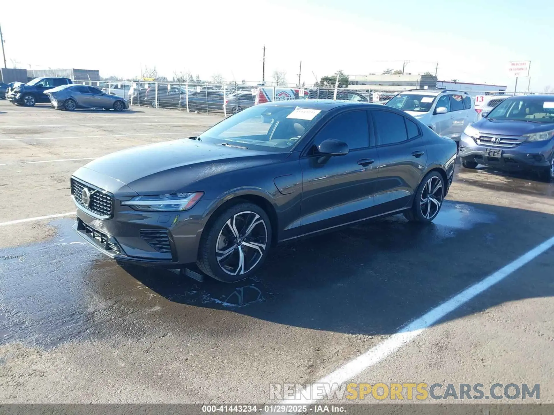 2 Photograph of a damaged car 7JRH60FWXPG238258 VOLVO S60 RECHARGE PLUG-IN HYBRID 2023