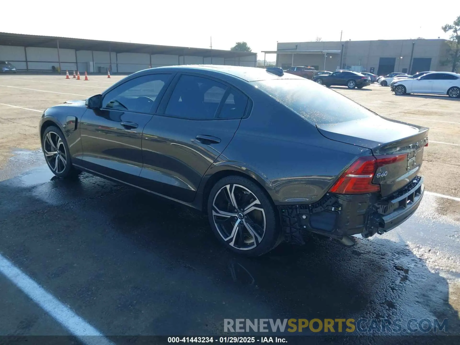 3 Photograph of a damaged car 7JRH60FWXPG238258 VOLVO S60 RECHARGE PLUG-IN HYBRID 2023