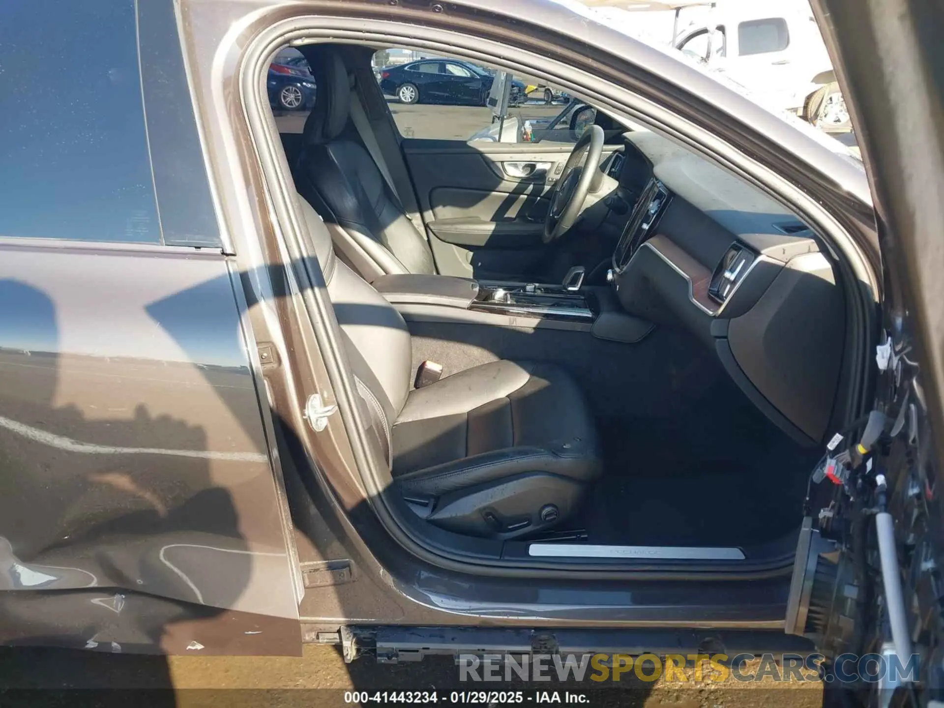 5 Photograph of a damaged car 7JRH60FWXPG238258 VOLVO S60 RECHARGE PLUG-IN HYBRID 2023