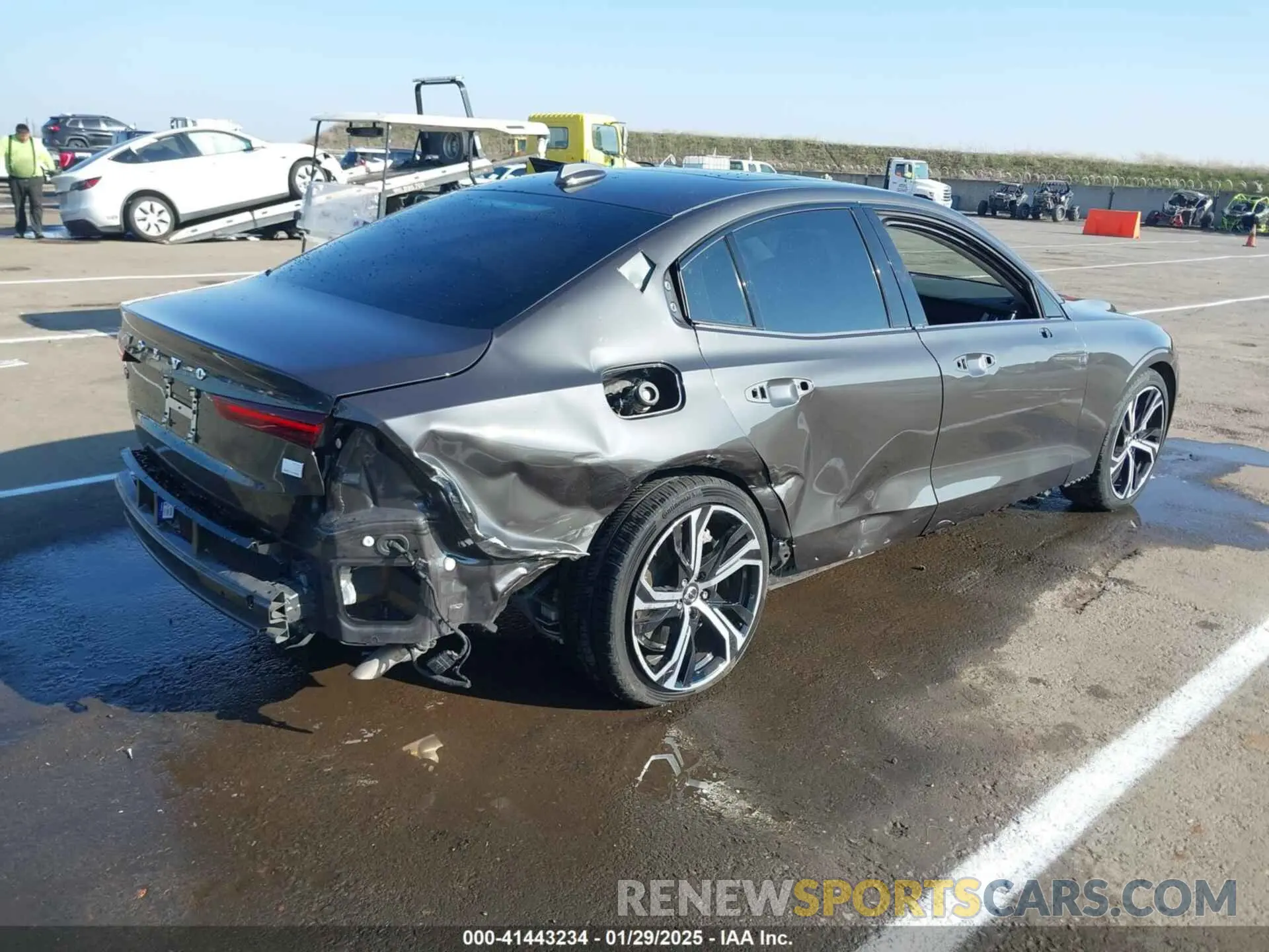 6 Photograph of a damaged car 7JRH60FWXPG238258 VOLVO S60 RECHARGE PLUG-IN HYBRID 2023