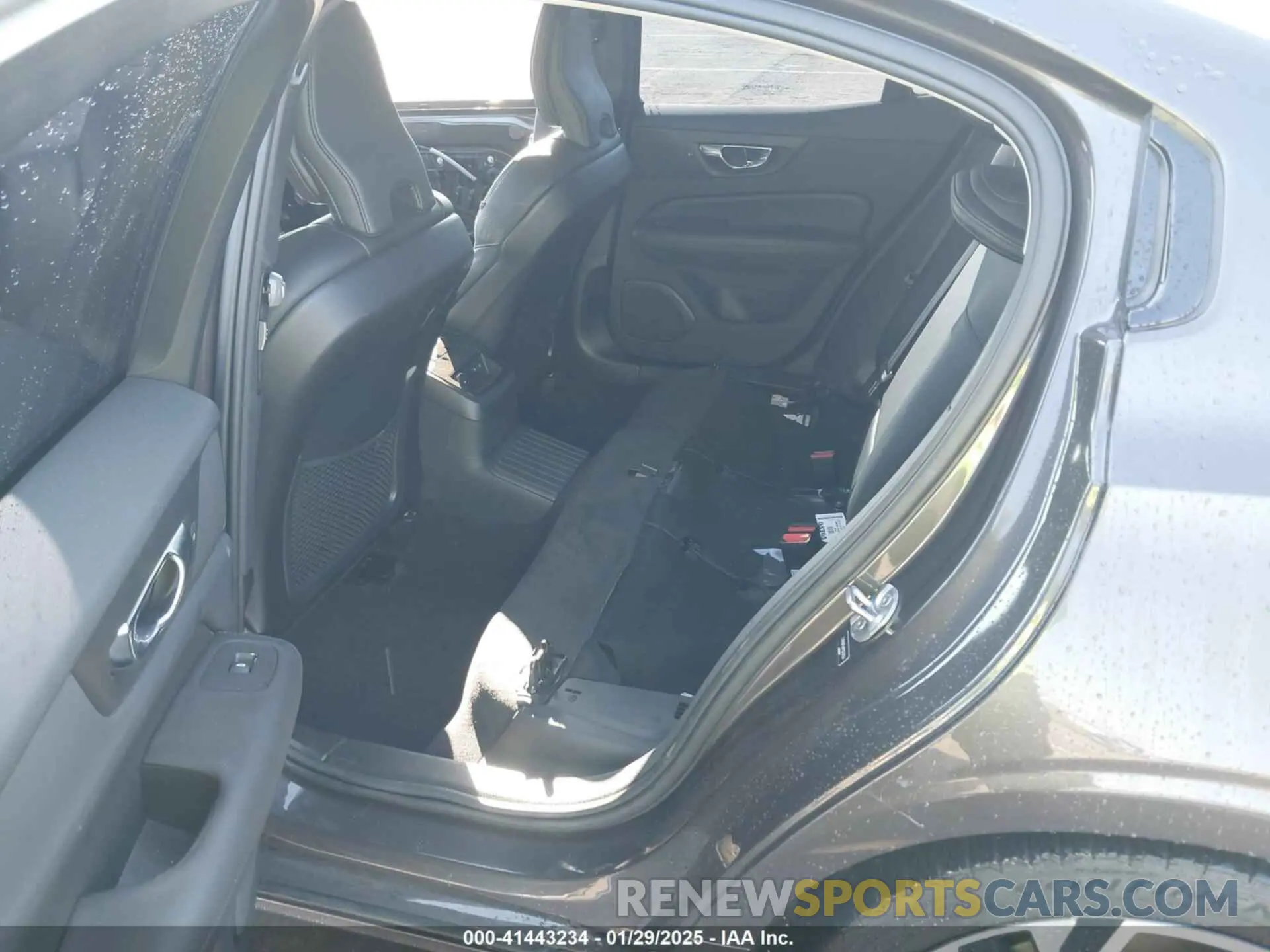 8 Photograph of a damaged car 7JRH60FWXPG238258 VOLVO S60 RECHARGE PLUG-IN HYBRID 2023