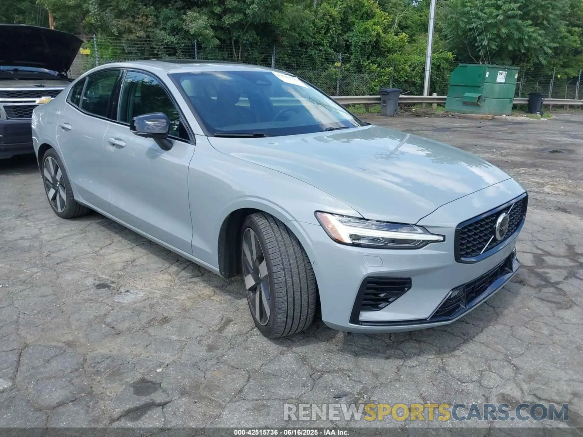 1 Photograph of a damaged car 7JRH60FL5RG305681 VOLVO S60 RECHARGE PLUG-IN HYBRID 2024