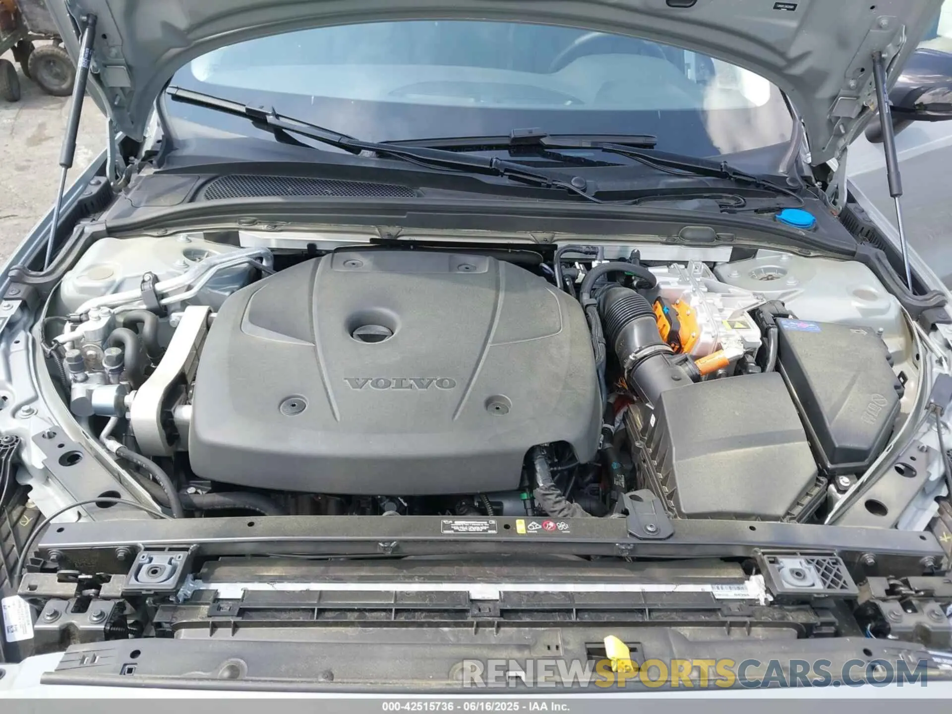 10 Photograph of a damaged car 7JRH60FL5RG305681 VOLVO S60 RECHARGE PLUG-IN HYBRID 2024